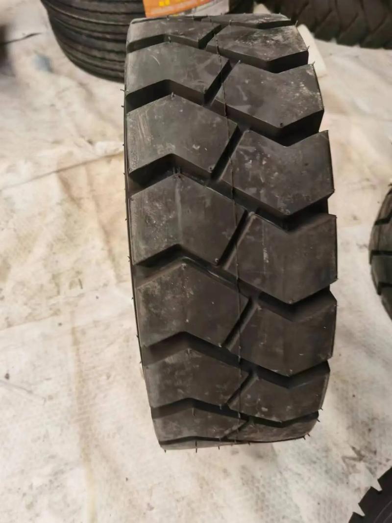 朝陽叉車輪胎28x9一15實心胎#叉車輪胎##輪胎批發 #全